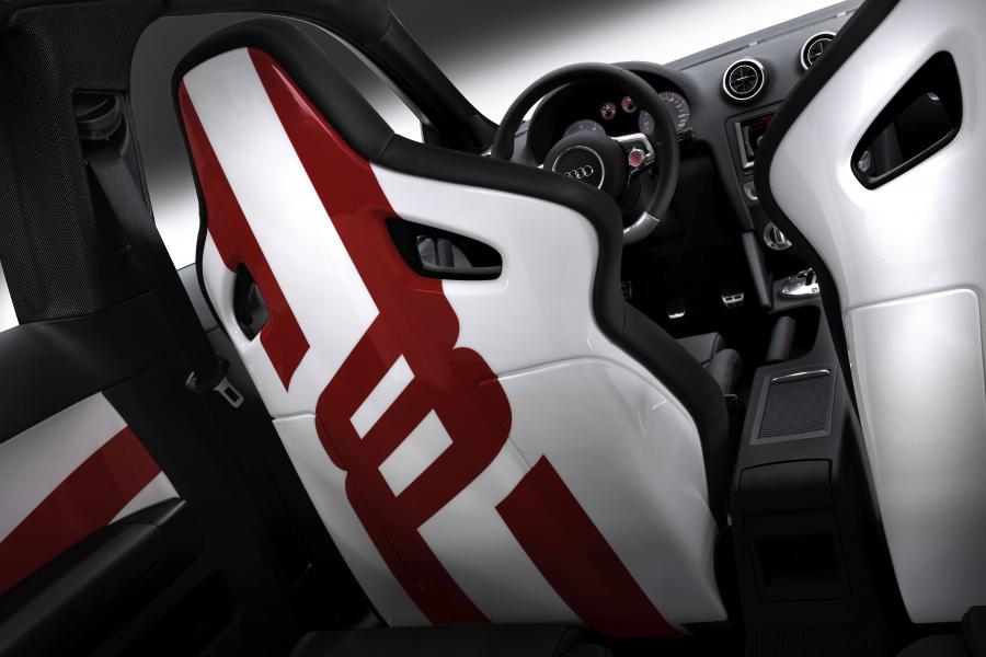Интерьер Audi A3 TDI Clubsport Quattro Concept 2008 года  (фото 10 из 26)